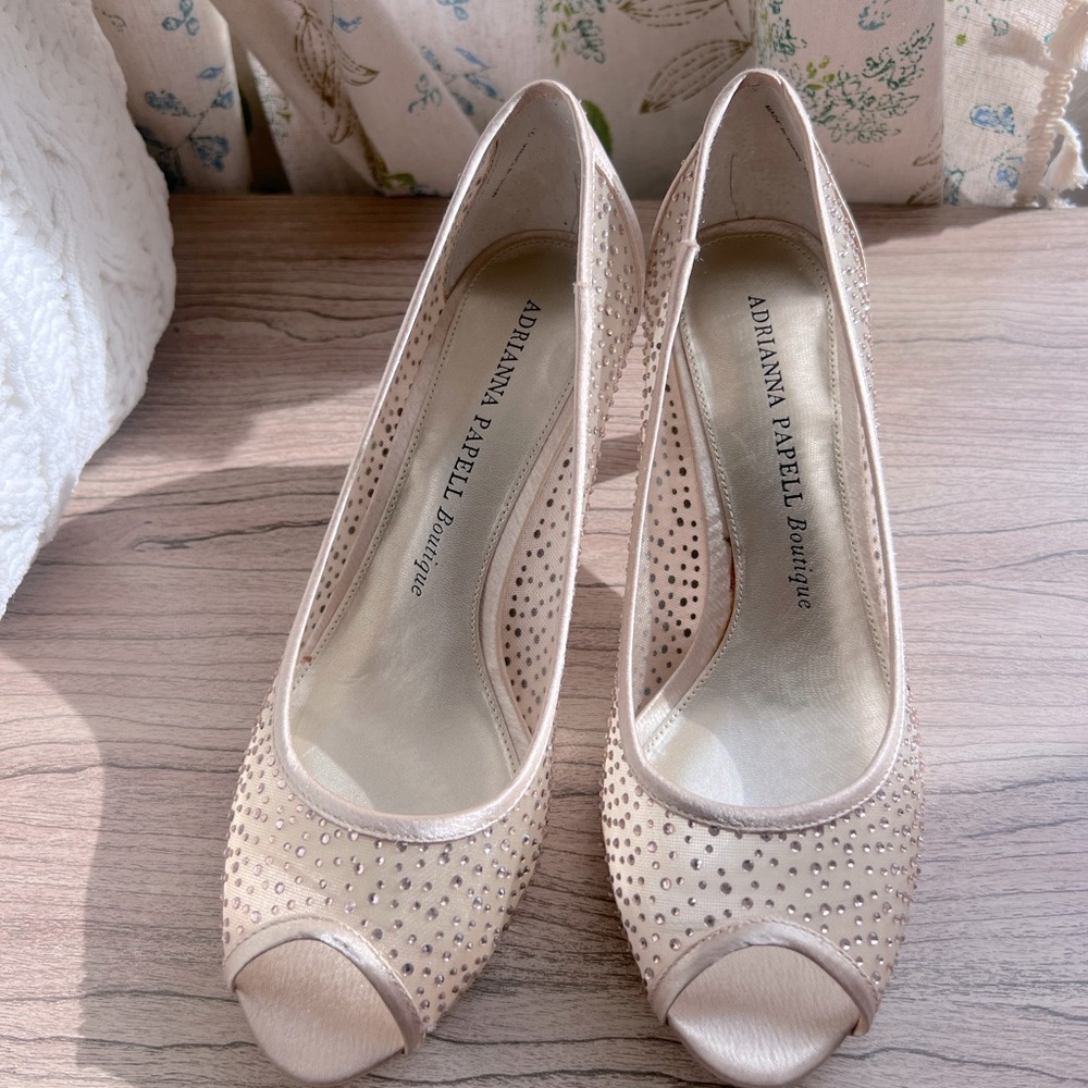 Adrianna Papell Boutique Stiletto Heels Womens Size 6.5 M Gold Peep Toe Bridal